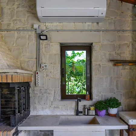 Villa Kipo Paradiso Stone Kirianna